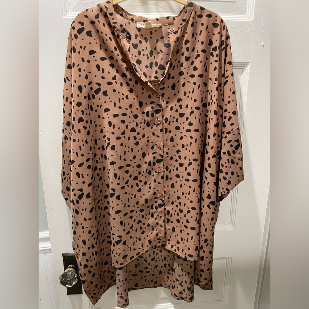 Vine & Love Boutique Tan and Black Patterned Blouse, size 1X